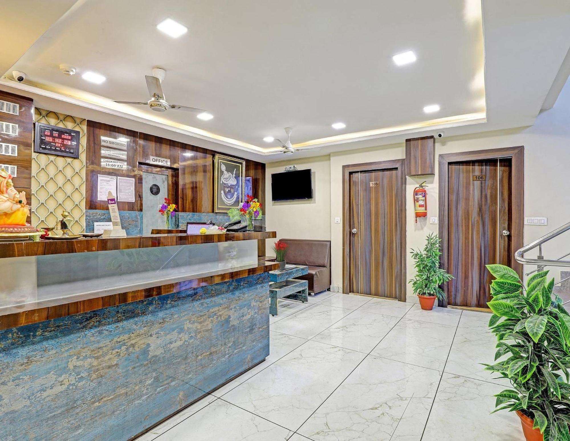 Collection O Hotel Raj Palace Vadodara Buitenkant foto