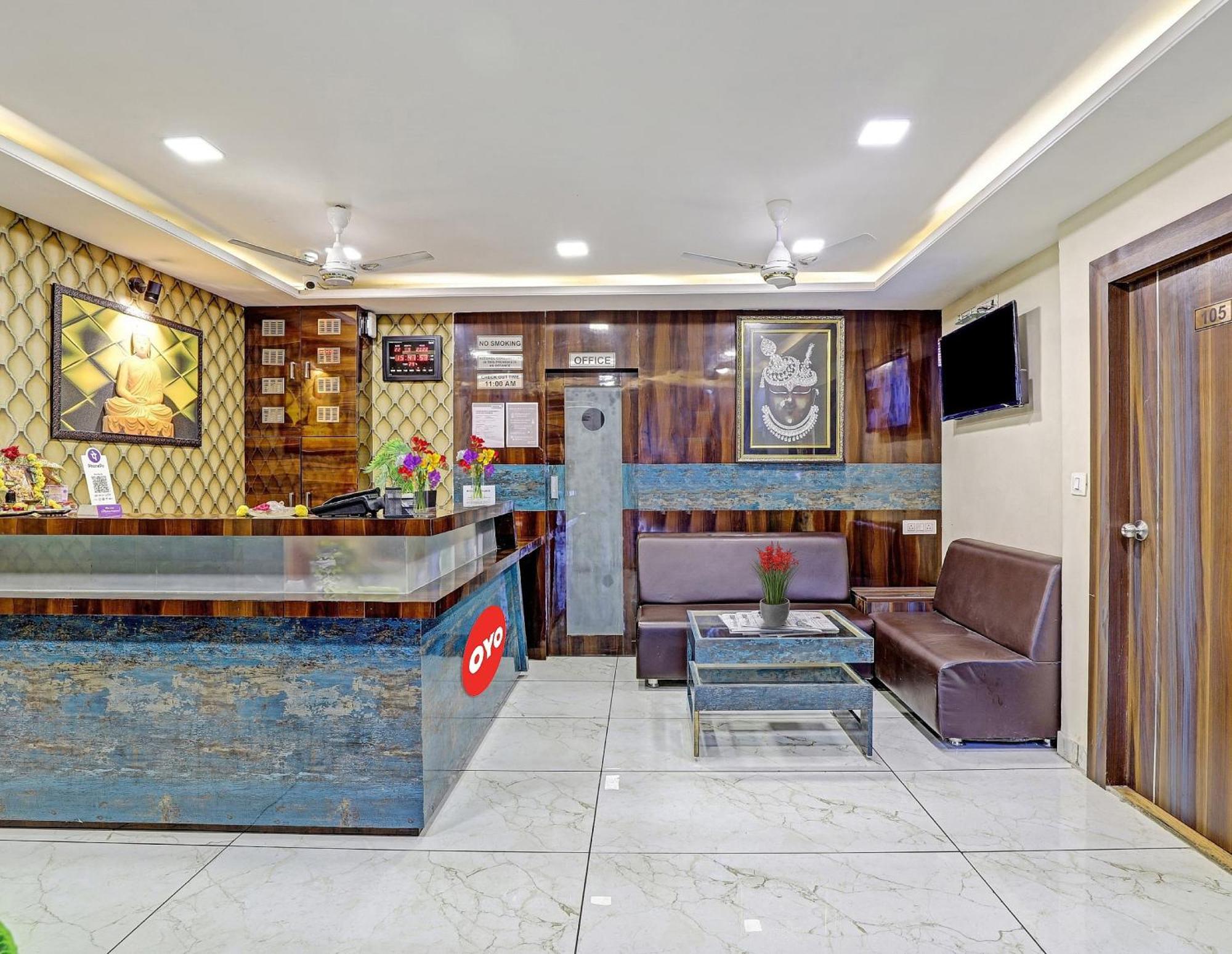 Collection O Hotel Raj Palace Vadodara Buitenkant foto